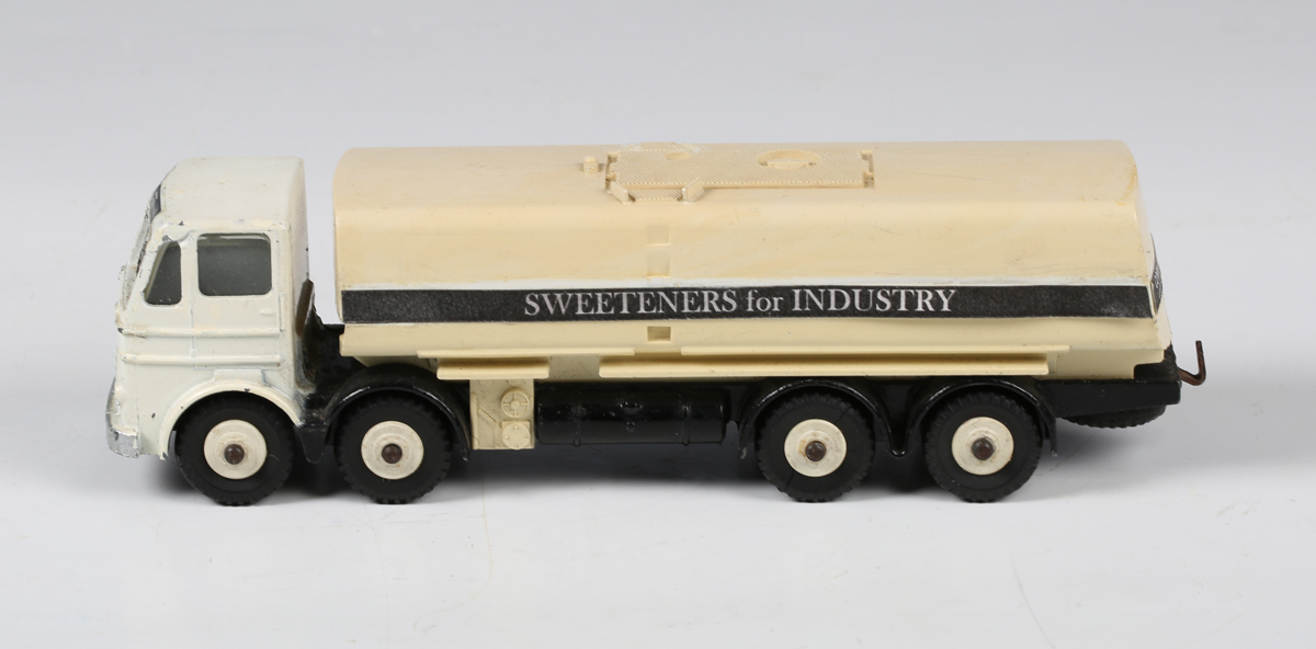 A Dinky Supertoys Leyland Octopus in Corn Products livery with white cab and tanker, black chassis - Bild 8 aus 8