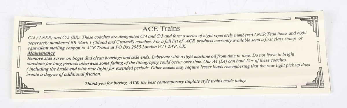 An Ace Trains gauge O C/4 set of three LNER 'teak' coaches with 'The Flying Scotsman' name plates, - Bild 4 aus 9
