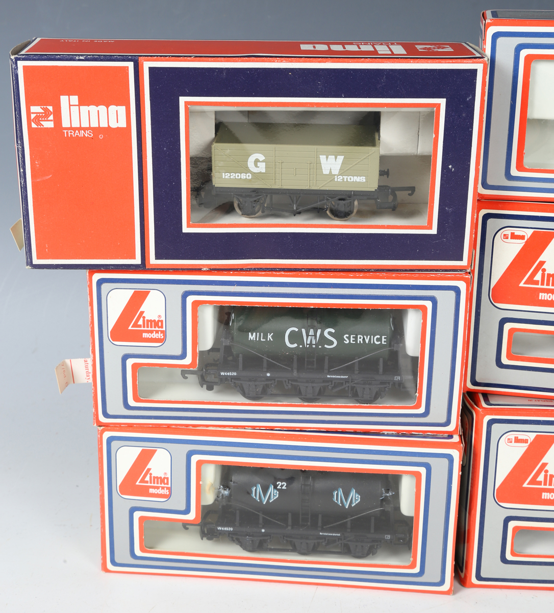 A good collection of Lima gauge OO coaches and goods rolling stock in various liveries, some - Bild 6 aus 25