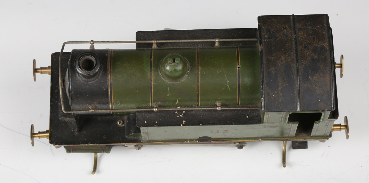 A collection of gauge 1 trains and accessories, comprising electric 4-6-0 locomotive and tender in - Bild 46 aus 55