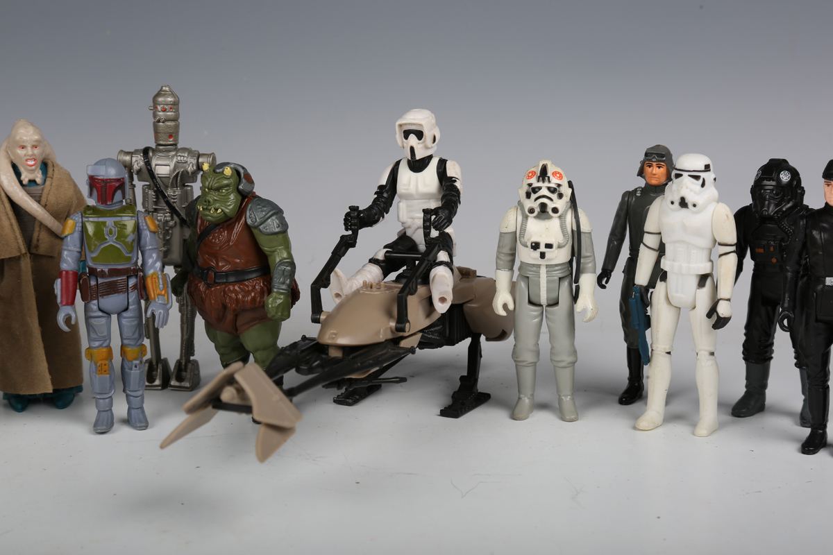 A collection of Star Wars figures and accessories, including Kenner X-Wing, Speeder Bike, - Bild 25 aus 29