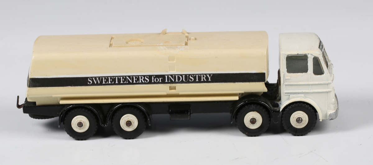 A Dinky Supertoys Leyland Octopus in Corn Products livery with white cab and tanker, black chassis - Bild 6 aus 8