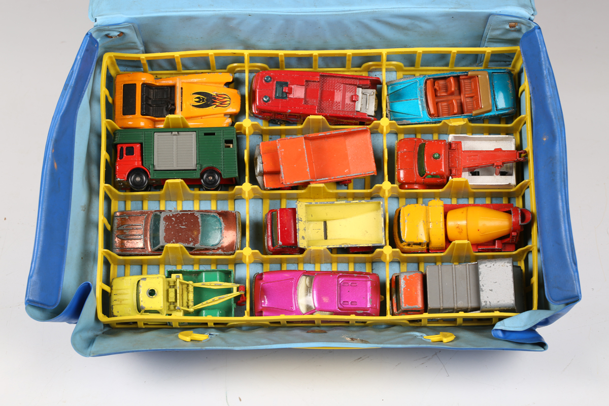 A collection of diecast vehicles, including three Corgi Toys Chipperfield's Circus vehicles, Dinky - Bild 2 aus 19