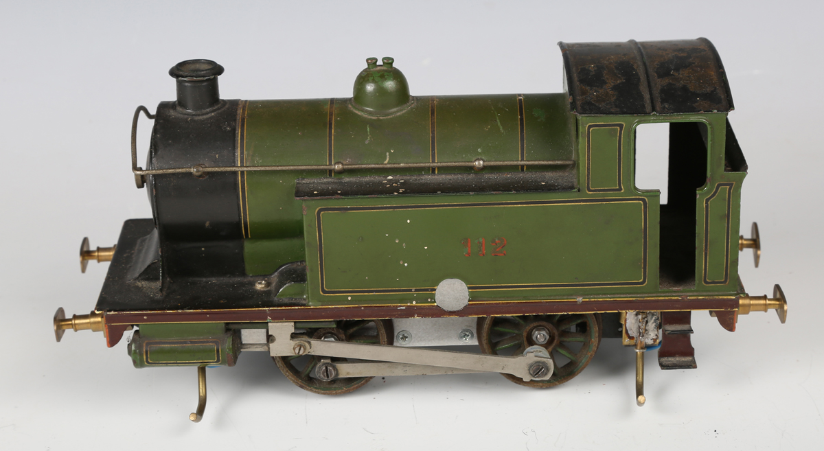 A collection of gauge 1 trains and accessories, comprising electric 4-6-0 locomotive and tender in - Bild 50 aus 55