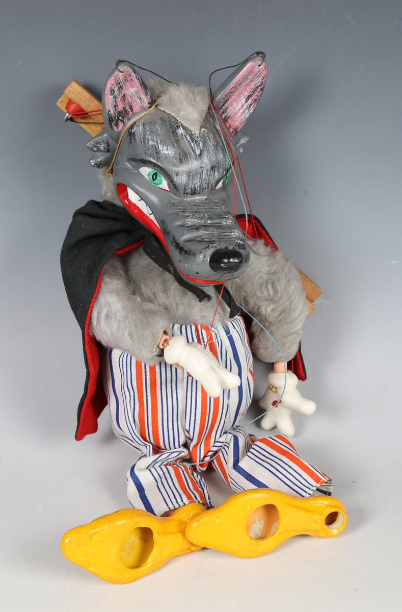 Ten Pelham Puppets, including Wolf, Witch and Dragon (some playwear).Buyer’s Premium 29.4% ( - Bild 16 aus 23