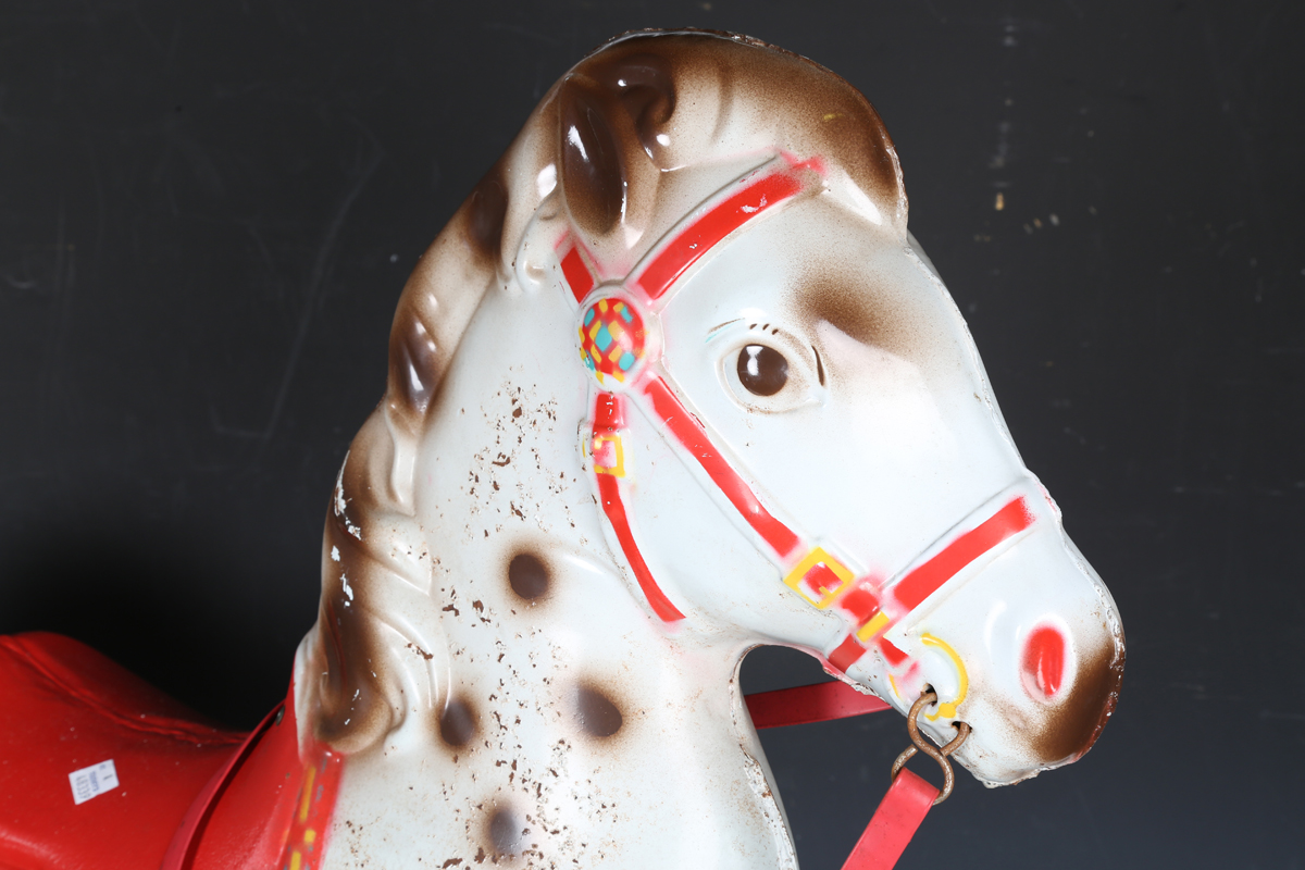 A Mobo Bronco ride-on walking horse, length 66cm (some playwear and surface rust).Buyer’s Premium - Bild 18 aus 18