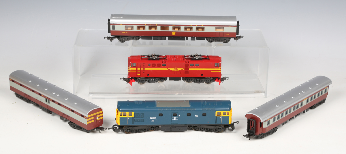 A small collection of Lima gauge OO railway items, including Trans Karoo set in SAR maroon and