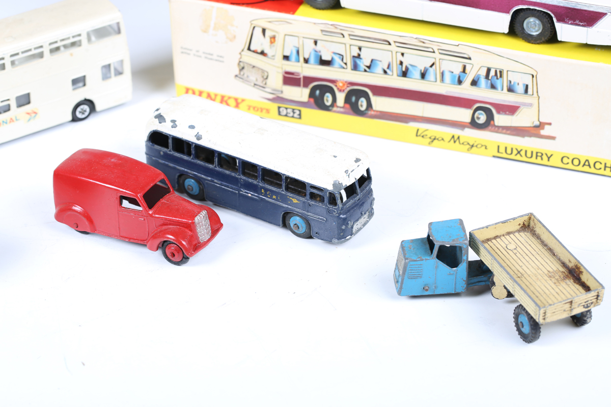 A collection of Dinky Toys vehicles, including No. 952 Vega Major luxury coach, boxed, No. 289 - Bild 8 aus 11