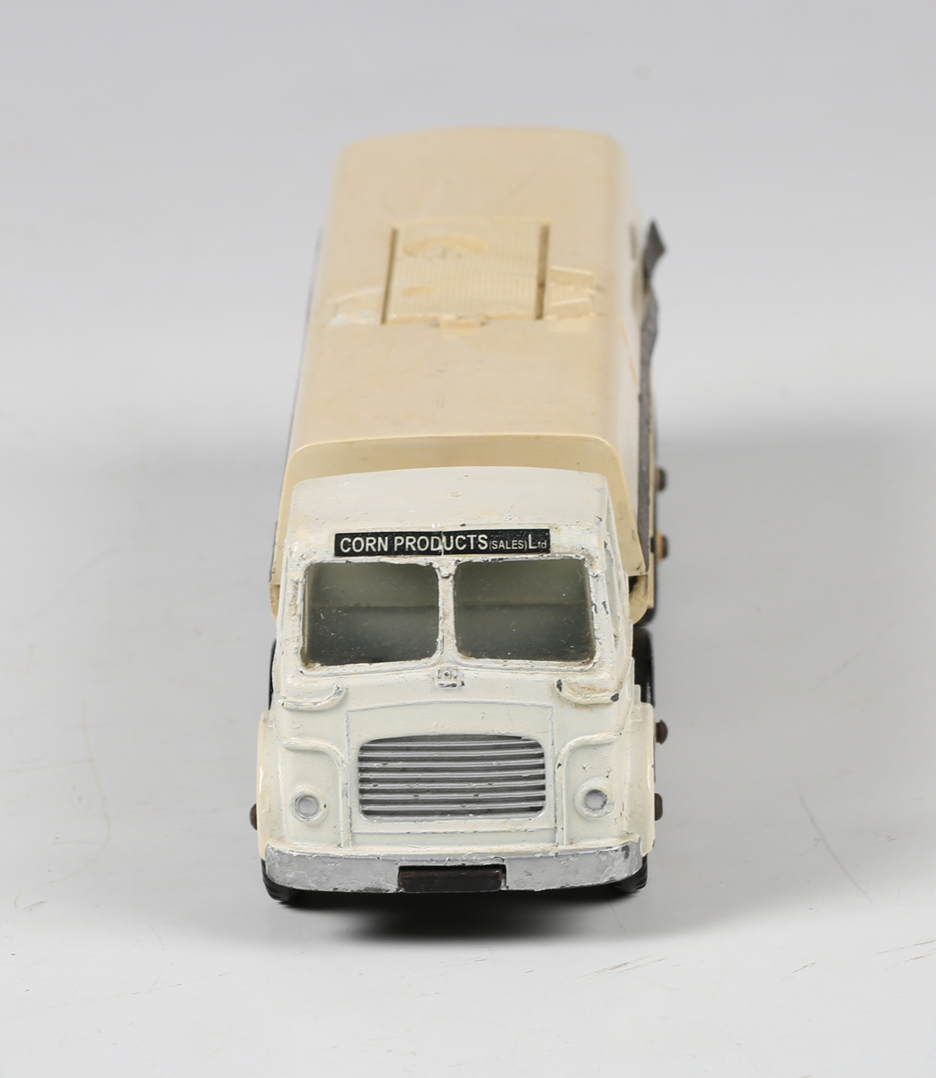 A Dinky Supertoys Leyland Octopus in Corn Products livery with white cab and tanker, black chassis - Bild 7 aus 8