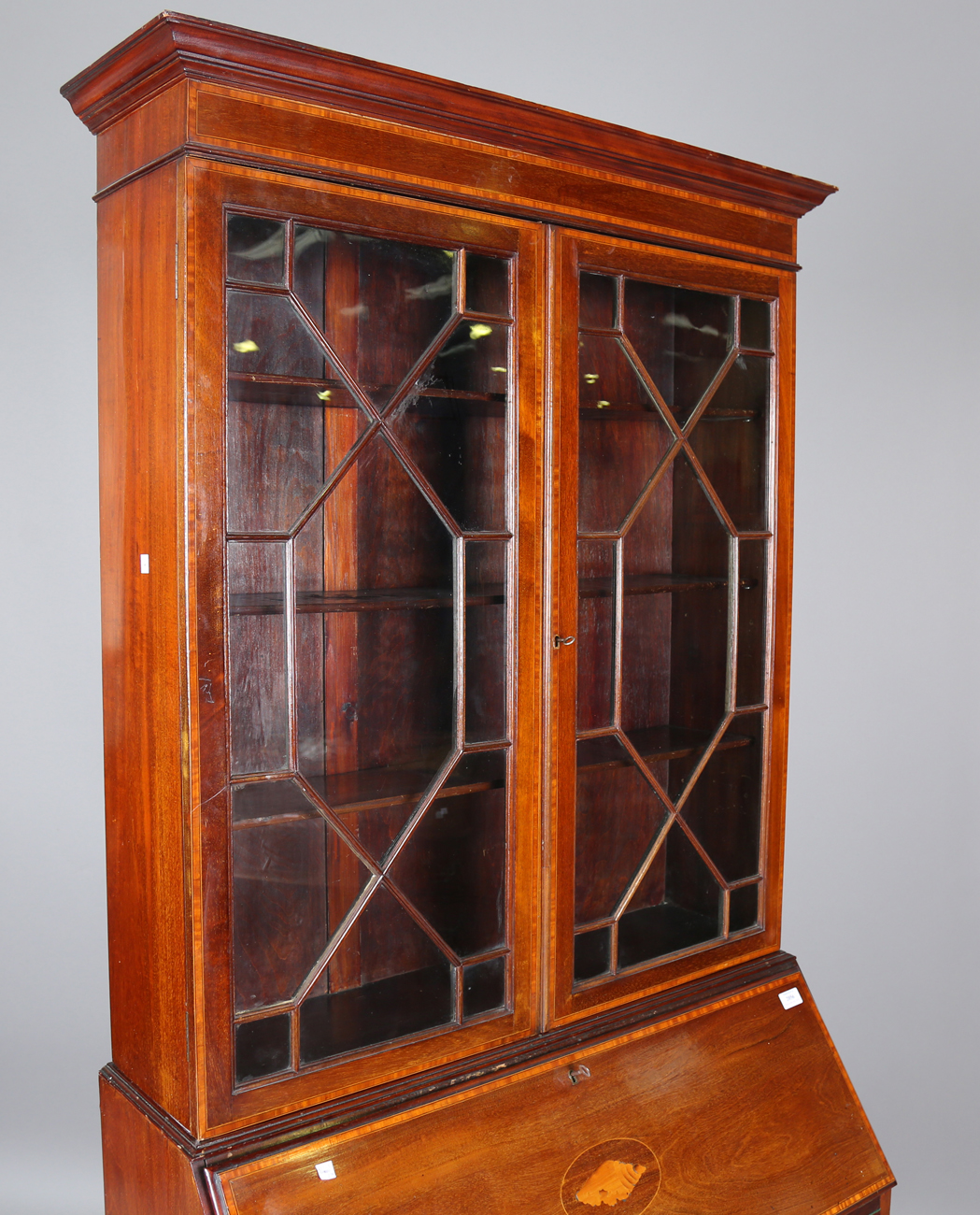 An Edwardian mahogany bureau bookcase, the fall flap inlaid with a conch shell, height 207cm, - Bild 9 aus 9