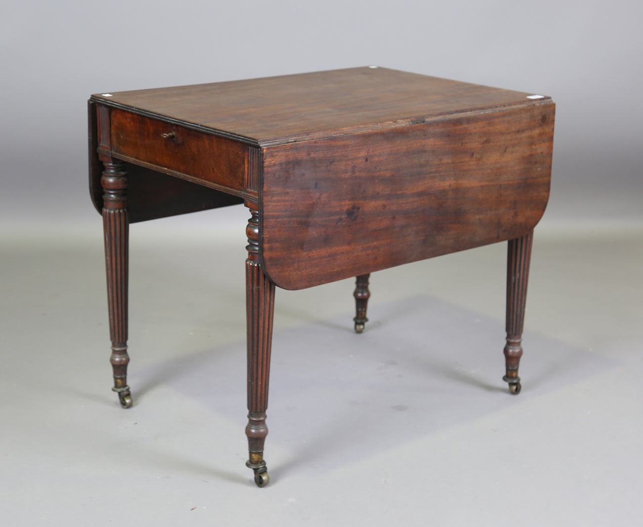 A William IV mahogany Pembroke table, in the manner of Gillows of Lancaster, fitted with opposing