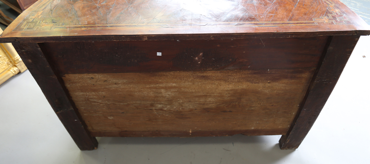 An early 18th century Italian yew and walnut three-drawer serpentine fronted commode with - Image 4 of 23