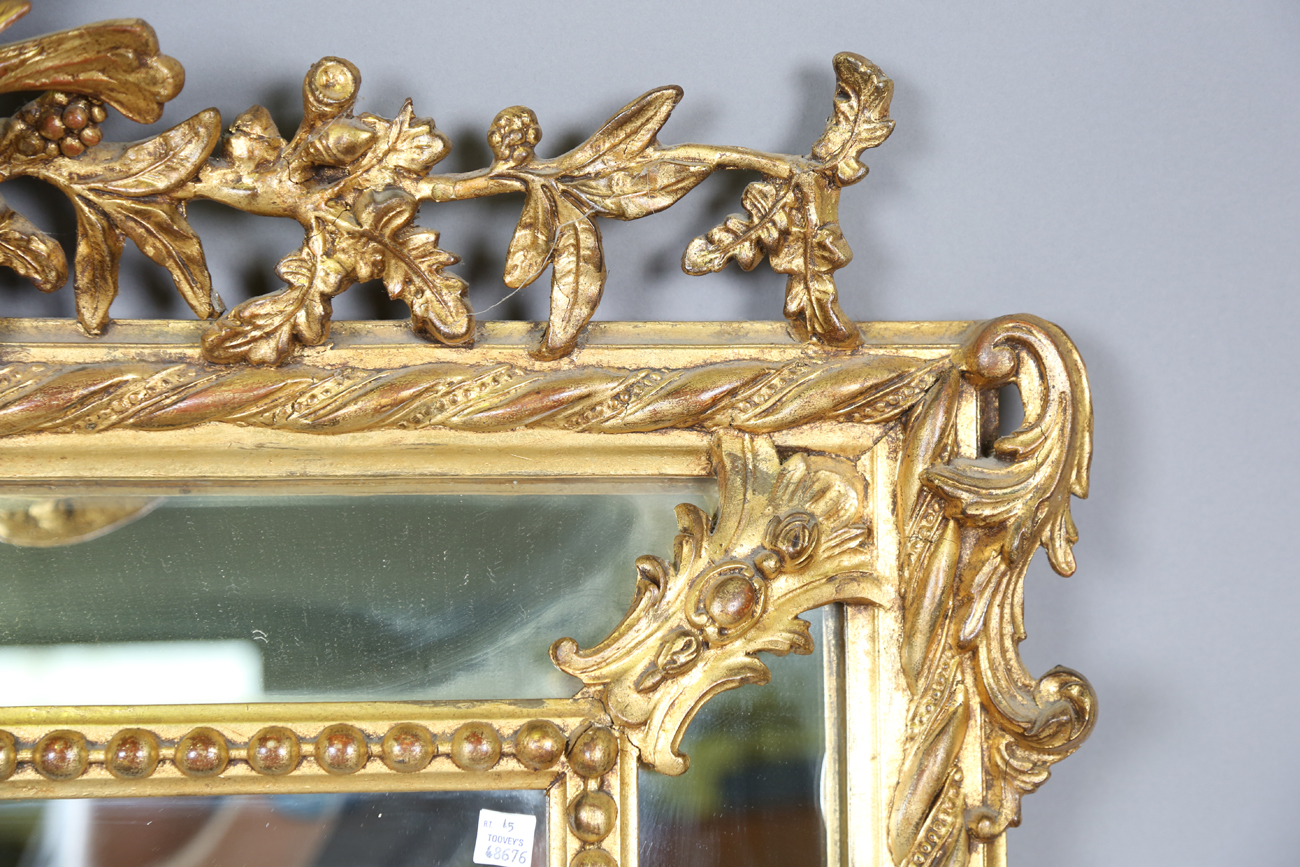 A 19th century gilt composition sectional wall mirror with a bird and quiver surmount above a beaded - Bild 8 aus 9