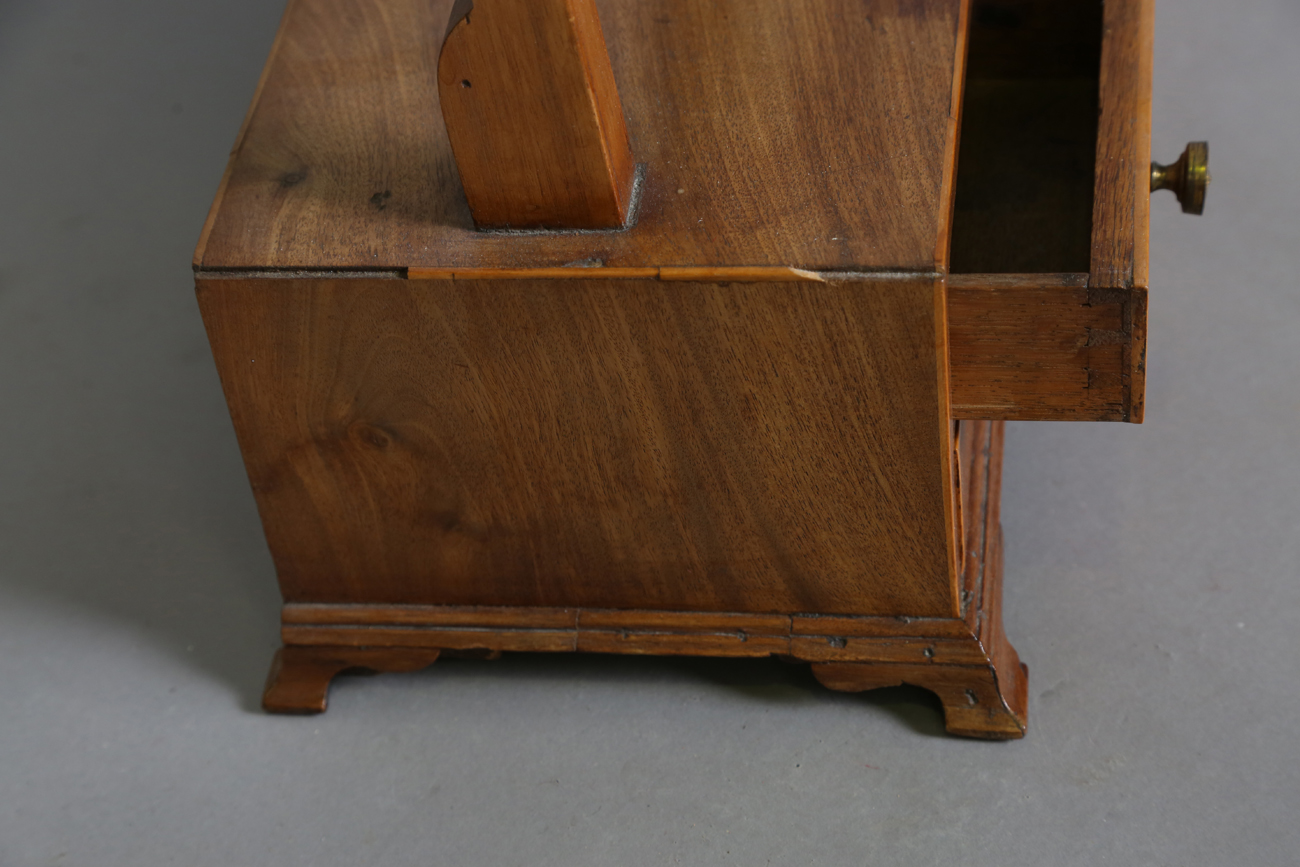 A 19th century mahogany swing frame mirror, fitted with six drawers with boxwood stringing, height - Bild 4 aus 7