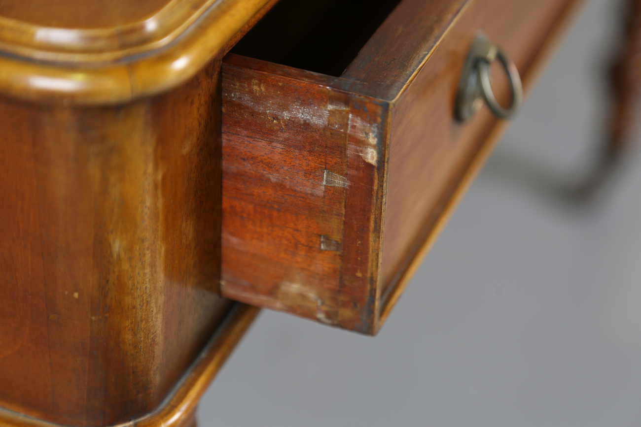 A 20th century Victorian style mahogany writing table, the top inset with gilt-tooled green - Image 7 of 9