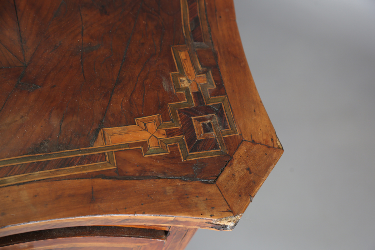 An early 18th century Italian yew and walnut three-drawer serpentine fronted commode with - Image 17 of 23