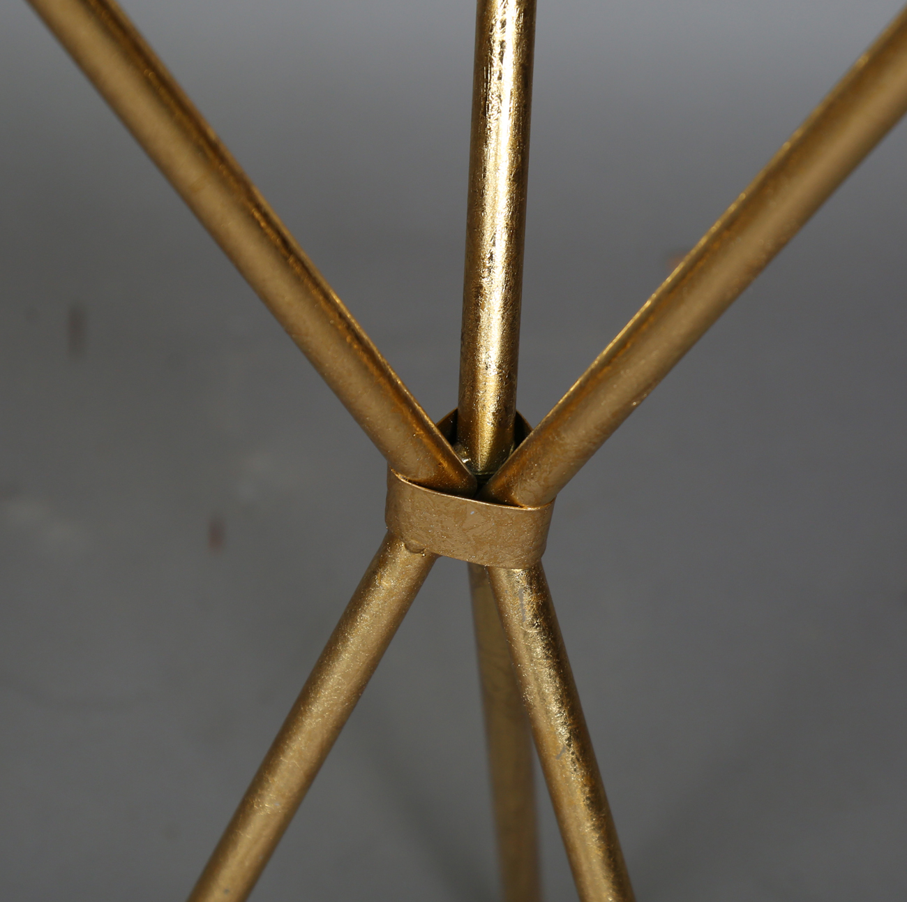 A pair of modern gilt painted metal mirror-topped stands, height 75cm, diameter 36cm.Buyer’s Premium - Bild 2 aus 8