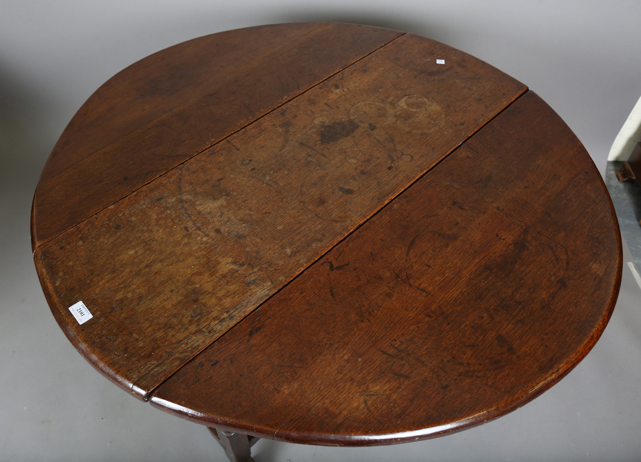 A late 17th century oak oval gateleg table with carved breganza feet, height 72cm, length 112cm, - Bild 10 aus 10