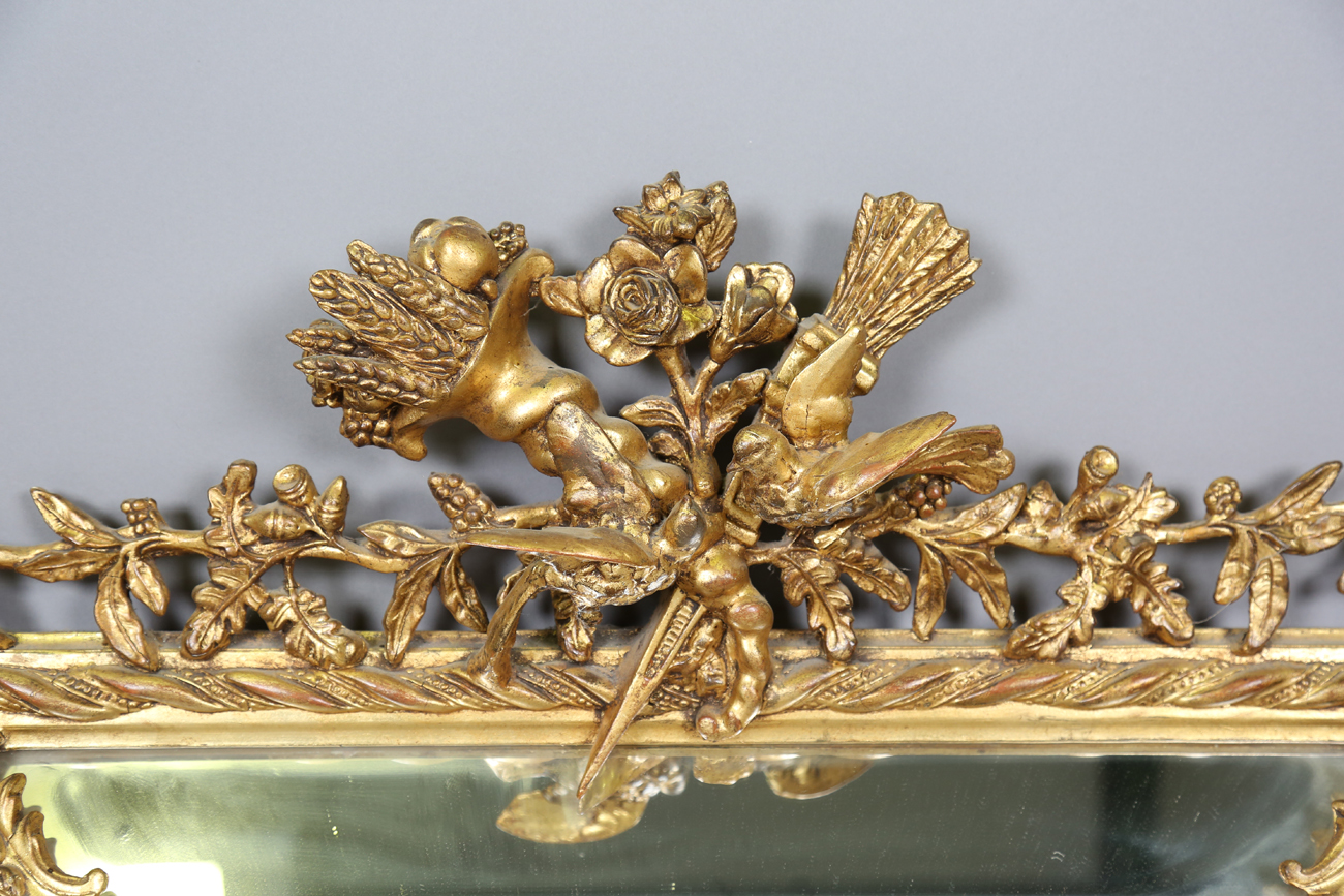 A 19th century gilt composition sectional wall mirror with a bird and quiver surmount above a beaded - Bild 9 aus 9