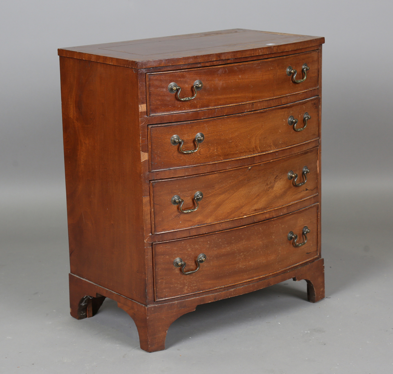 A 20th century George III style mahogany chest of four drawers, height 71cm, width 65cm, depth 44cm, - Bild 6 aus 15