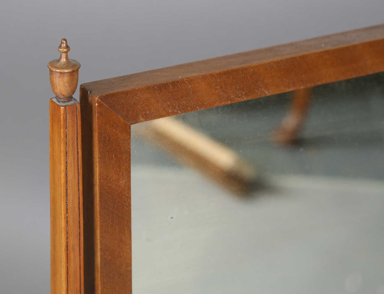 A 19th century mahogany swing frame mirror, fitted with six drawers with boxwood stringing, height - Bild 7 aus 7