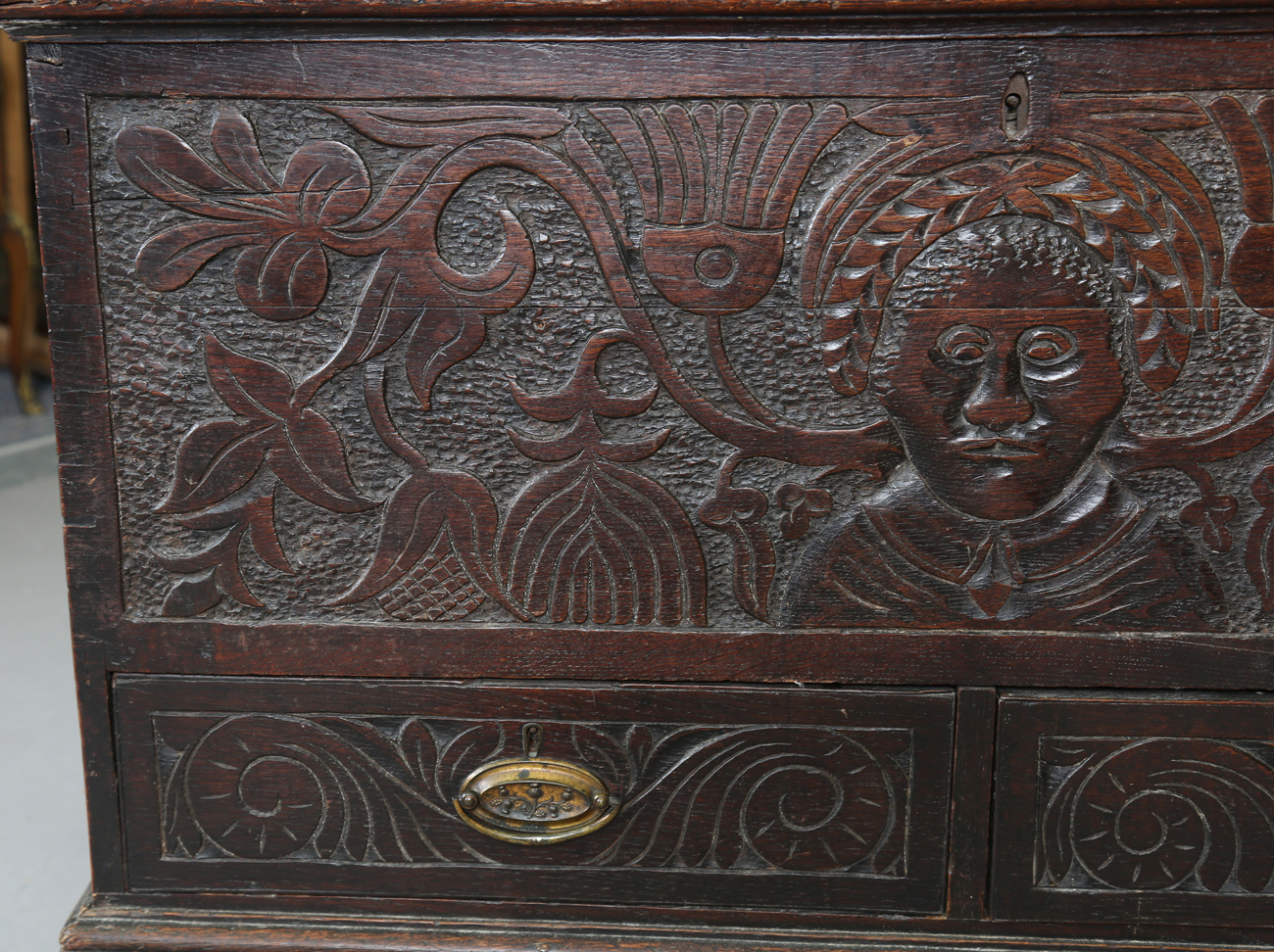 A 19th century oak mule chest, the hinged lid above a carved front, fitted with two drawers, - Bild 10 aus 12