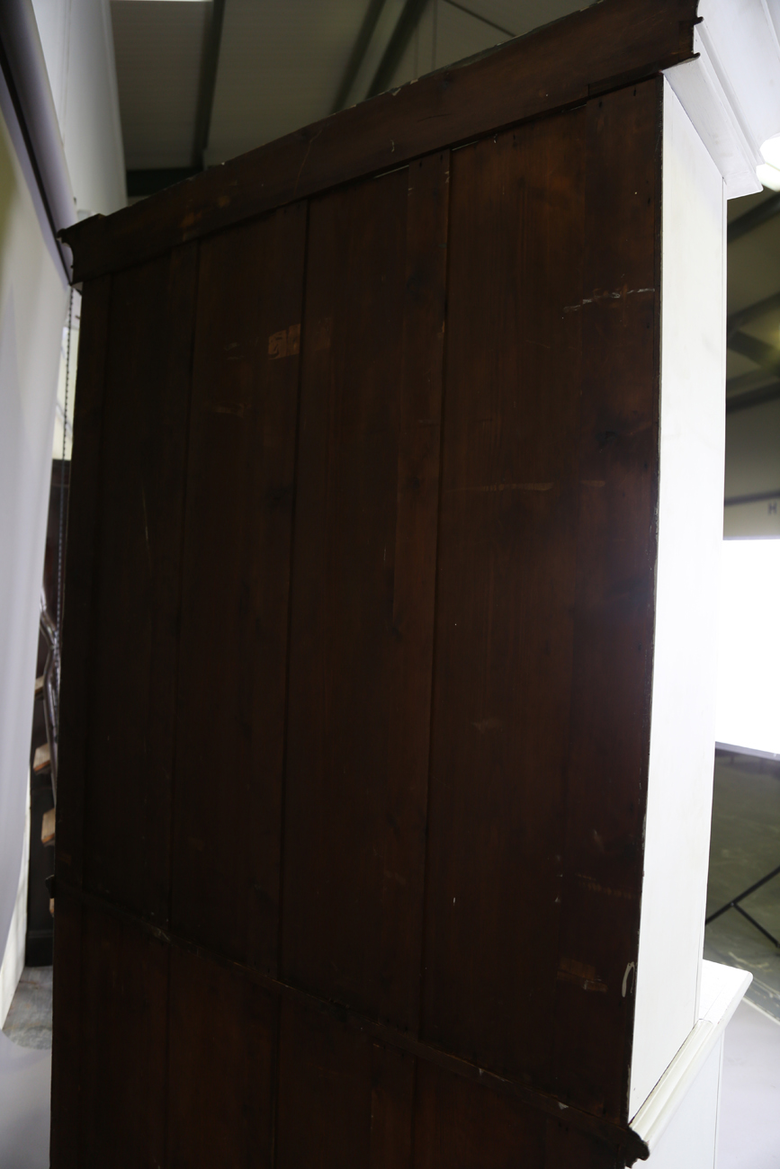 A late 19th century grey painted bookcase cabinet with carved foliate mouldings and frosted glass - Image 7 of 12