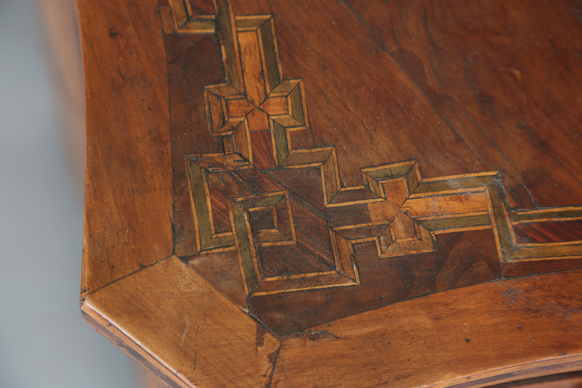 An early 18th century Italian yew and walnut three-drawer serpentine fronted commode with - Image 22 of 23