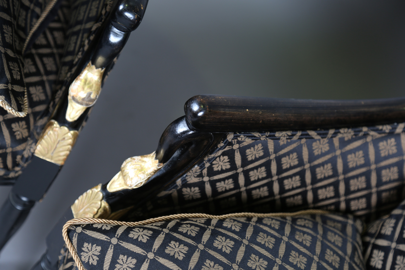 A pair of late 19th century Continental ebonized and parcel gilt showframe armchairs with tub - Bild 6 aus 12