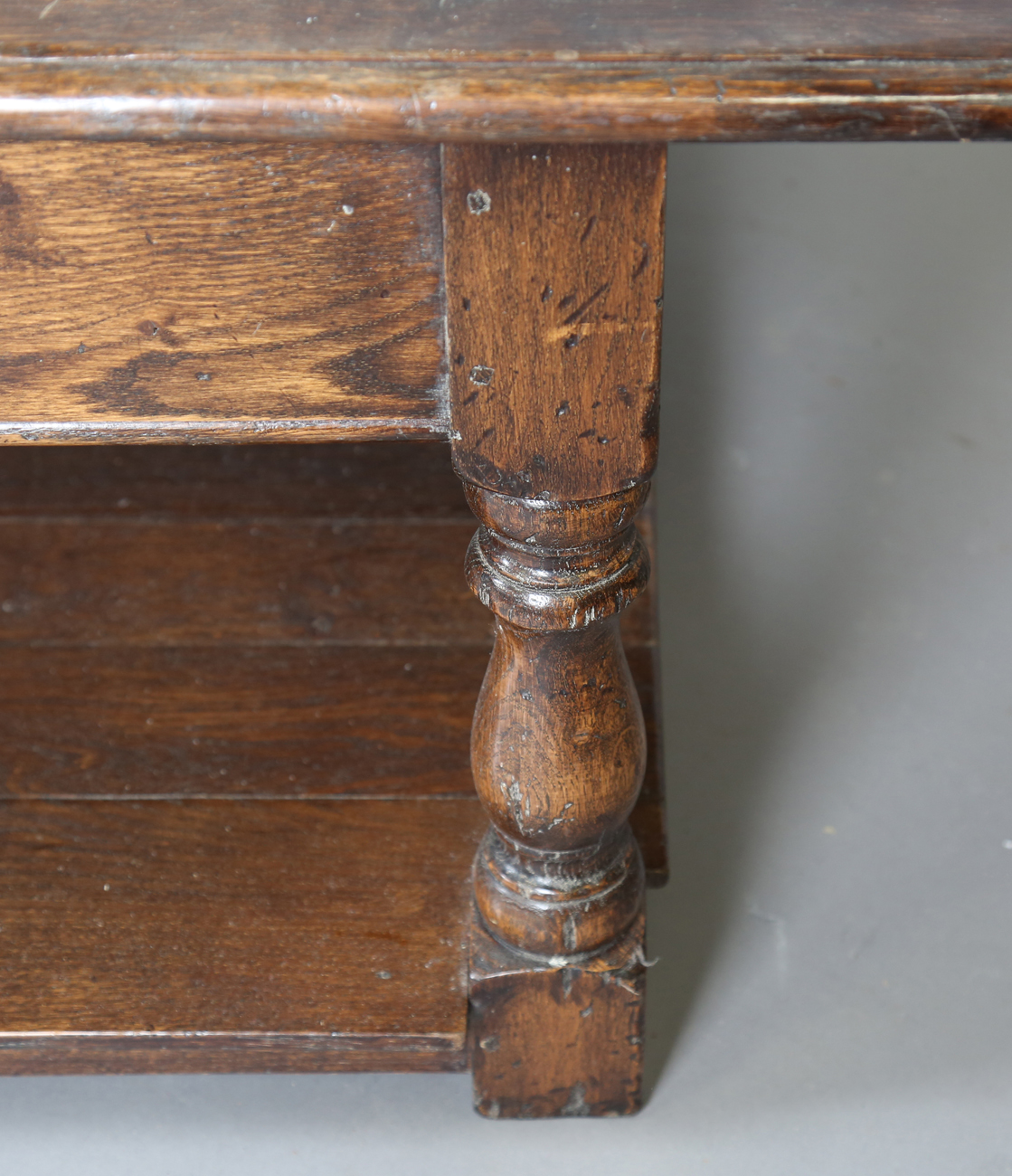 A modern Jacobean style solid oak coffee table, fitted with a single drawer, height 50cm, width - Bild 3 aus 6