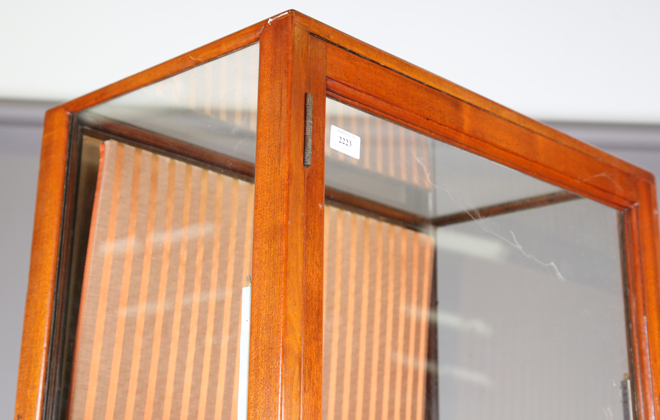 A late Victorian mahogany framed shop display cabinet, fitted with a single glazed door, height - Bild 6 aus 6