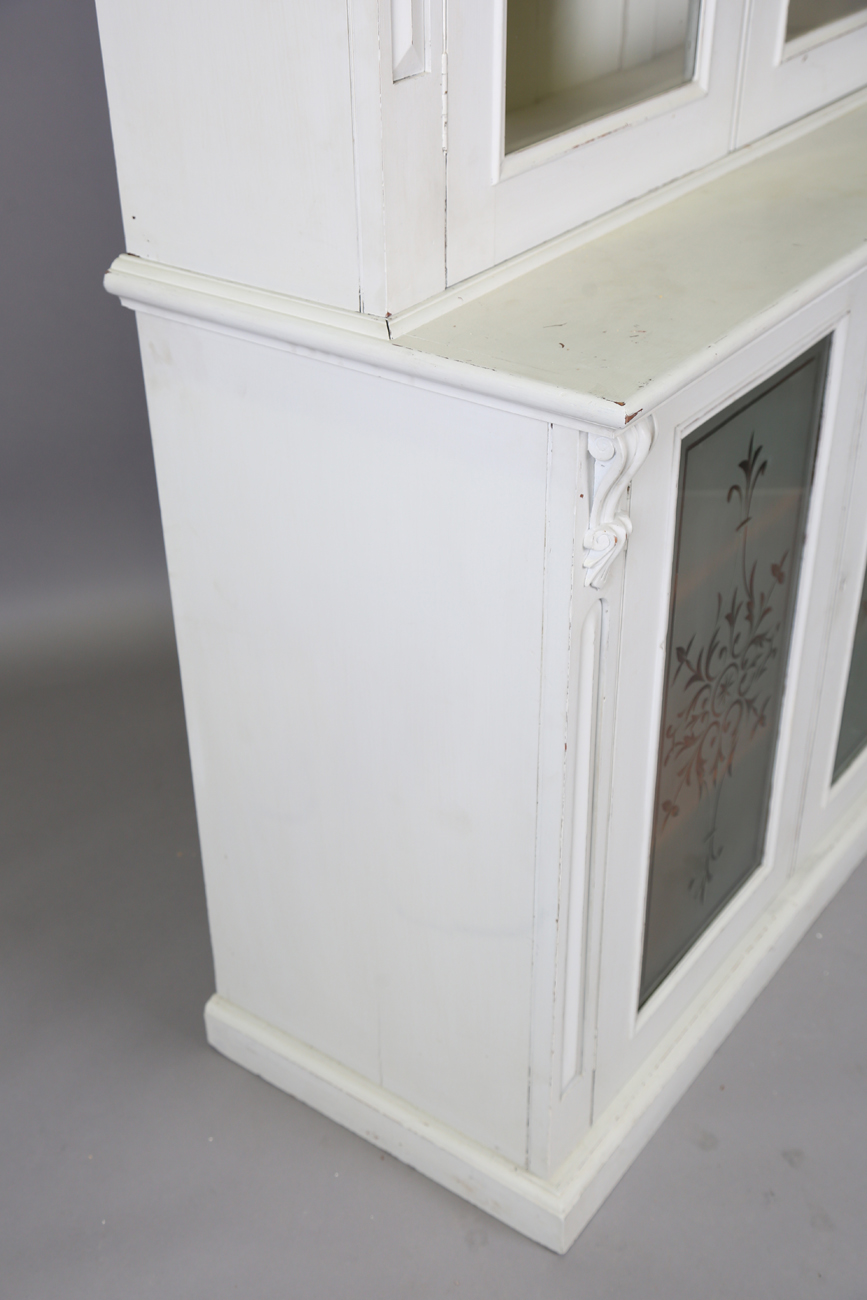 A late 19th century grey painted bookcase cabinet with carved foliate mouldings and frosted glass - Image 6 of 12