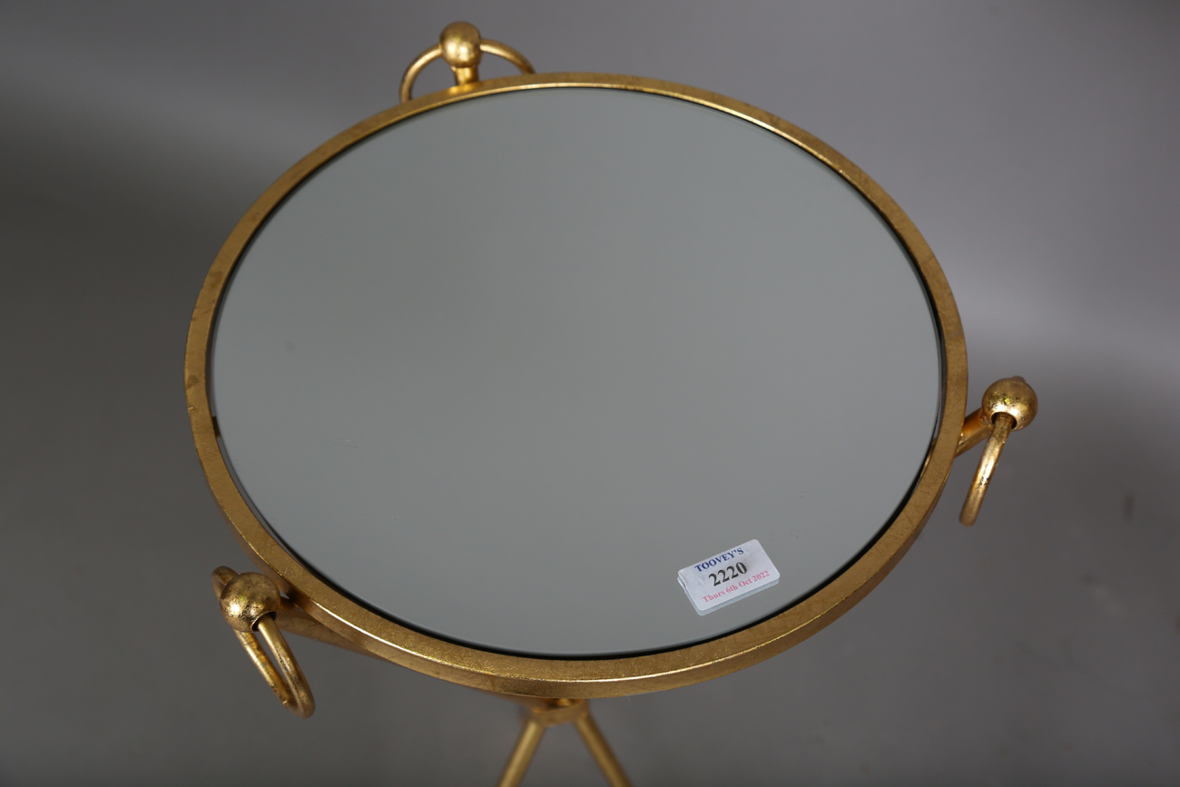 A pair of modern gilt painted metal mirror-topped stands, height 75cm, diameter 36cm.Buyer’s Premium - Bild 5 aus 8