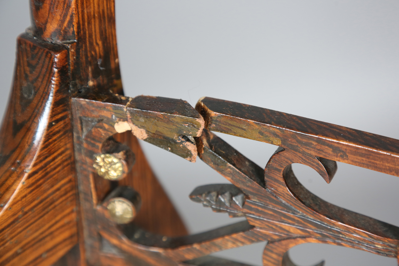 A set of eight Regency simulated rosewood and gilt brass mounted dining chairs, the centre rails - Bild 13 aus 25