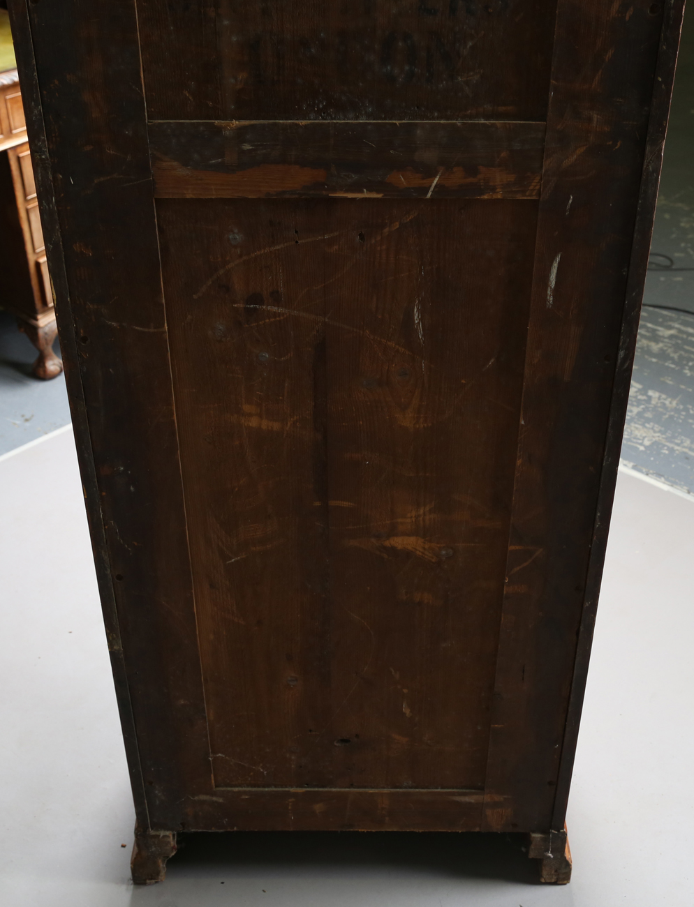 A late Victorian mahogany framed shop display cabinet, fitted with a single glazed door, height - Bild 2 aus 6