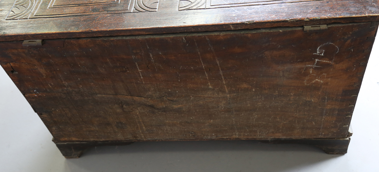 A 19th century oak mule chest, the hinged lid above a carved front, fitted with two drawers, - Bild 3 aus 12