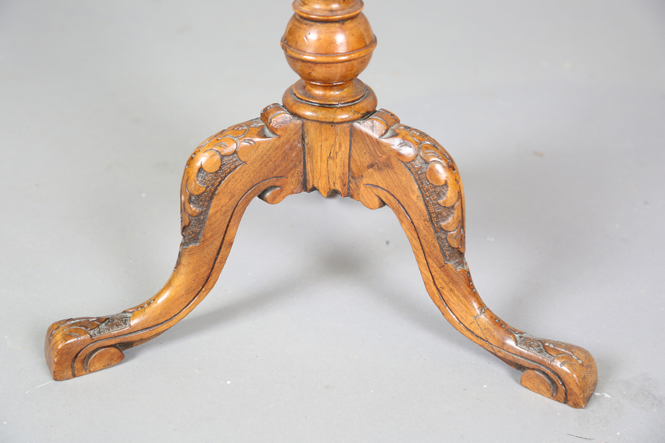 A late Victorian walnut oval games occasional table, the top inlaid with a chessboard, on a carved - Bild 2 aus 6