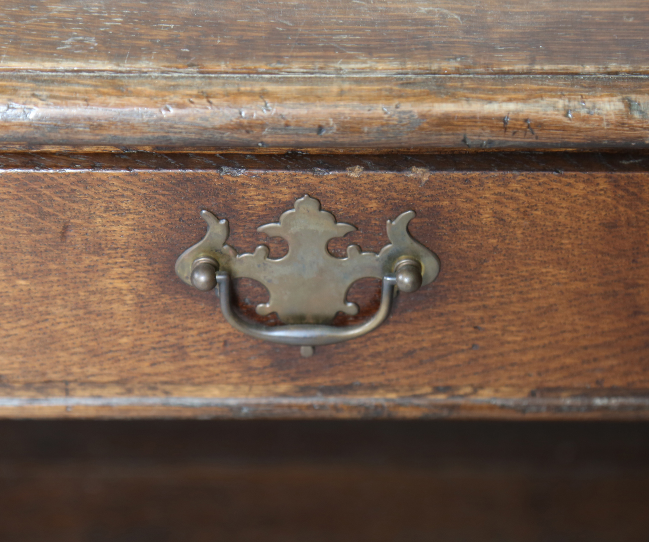 A modern Jacobean style solid oak coffee table, fitted with a single drawer, height 50cm, width - Bild 4 aus 6