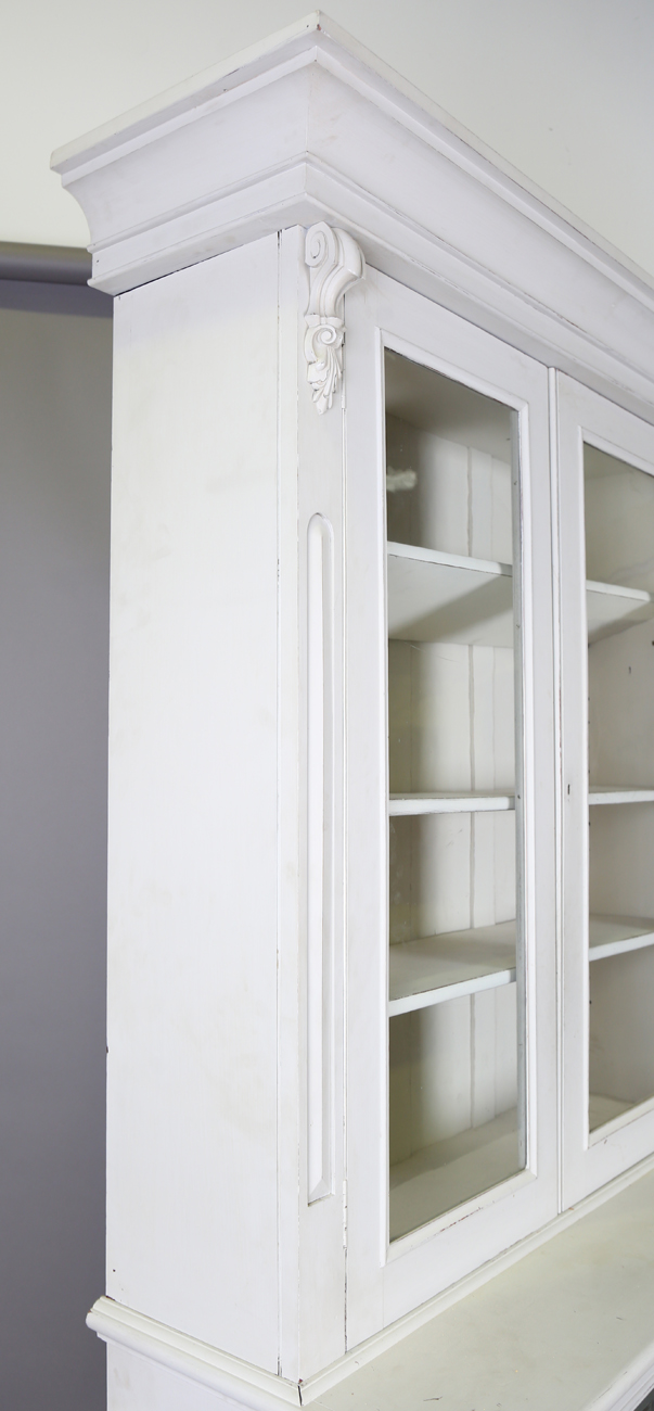 A late 19th century grey painted bookcase cabinet with carved foliate mouldings and frosted glass - Image 8 of 12