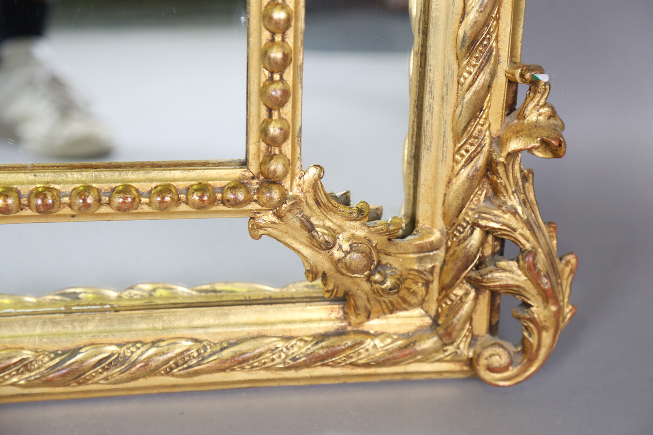 A 19th century gilt composition sectional wall mirror with a bird and quiver surmount above a beaded - Bild 4 aus 9