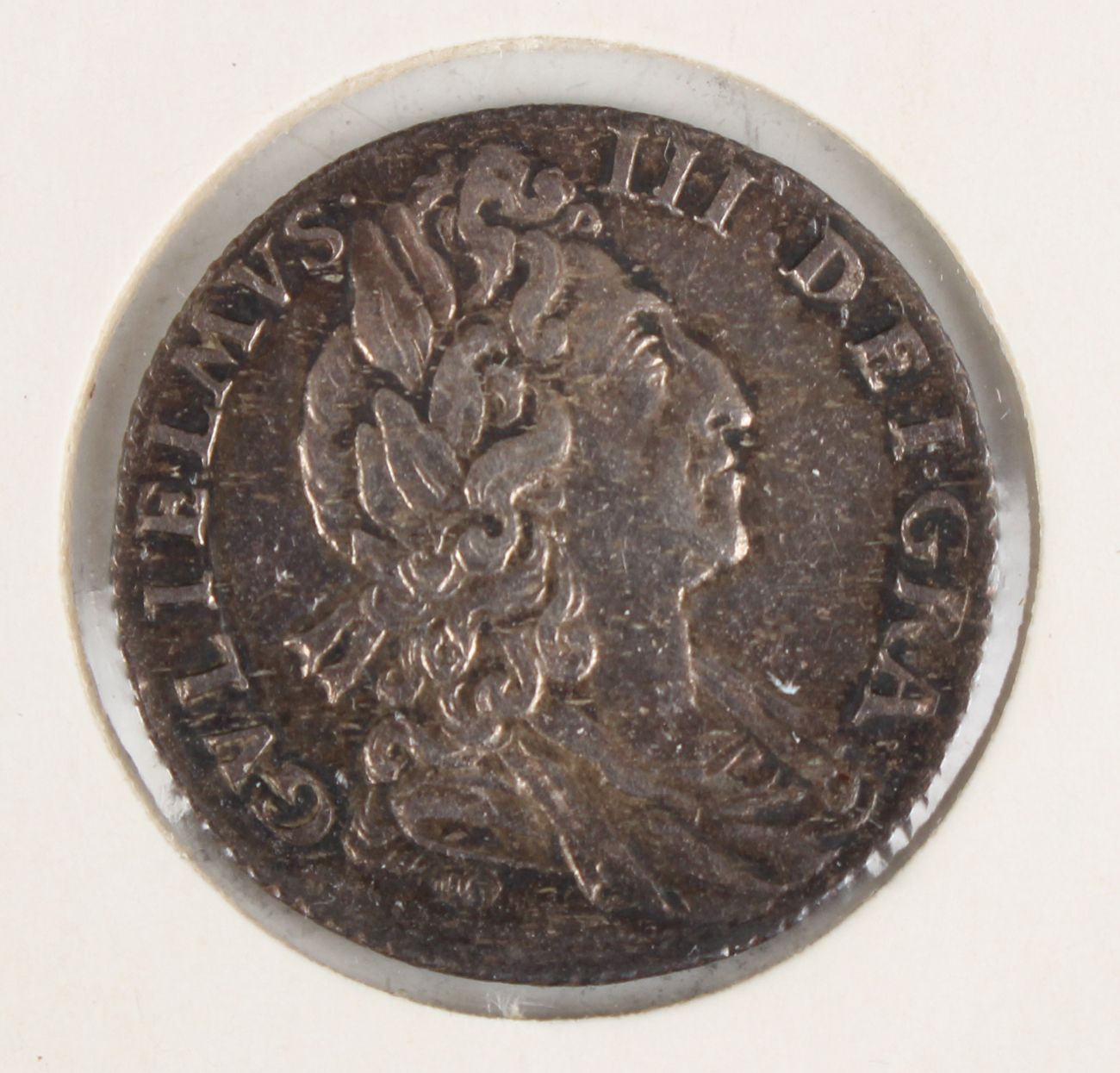 A William III sixpence 1700, two other sixpences, 1696 and 1697, and two shillings, both 1697. - Image 5 of 11