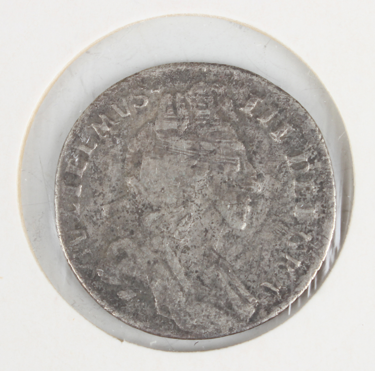 A William III sixpence 1700, two other sixpences, 1696 and 1697, and two shillings, both 1697. - Image 3 of 11