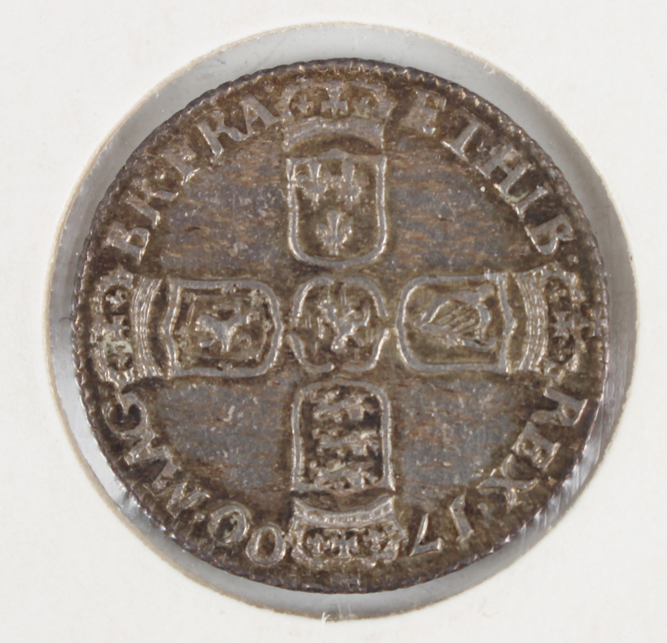 A William III sixpence 1700, two other sixpences, 1696 and 1697, and two shillings, both 1697. - Image 4 of 11