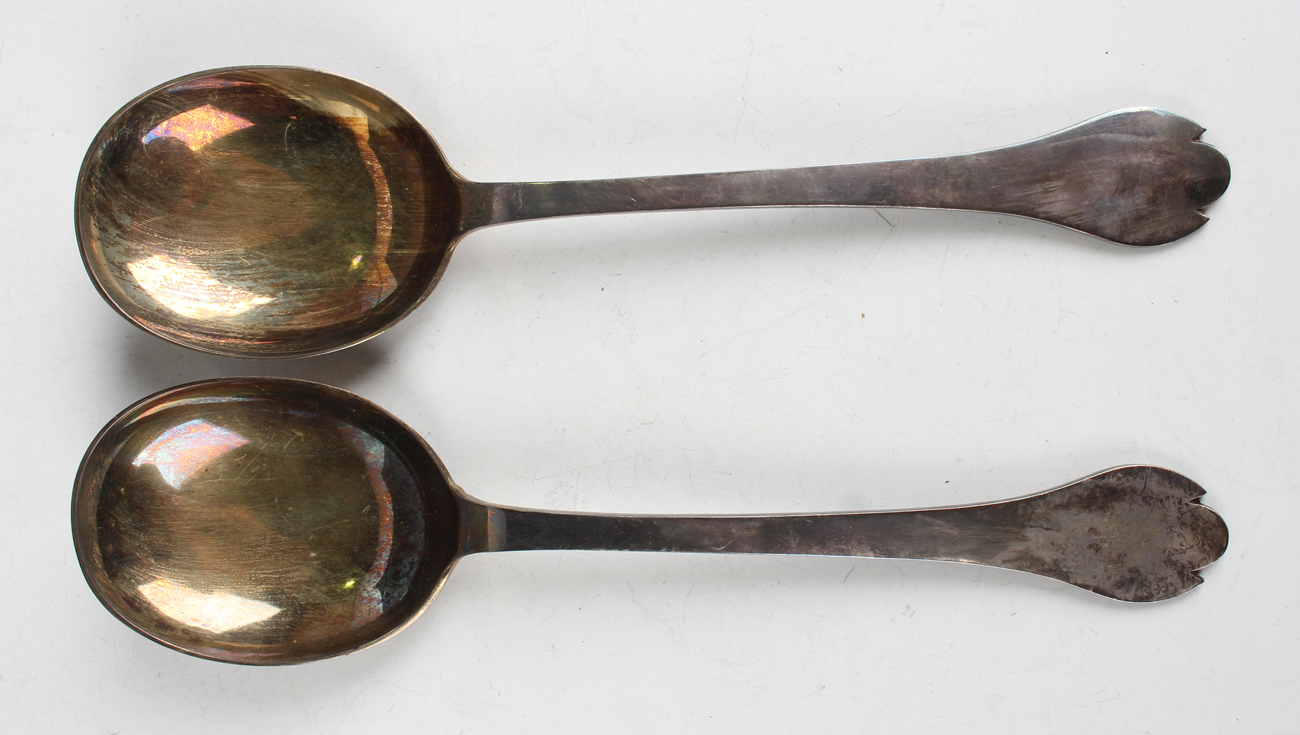 A pair of late 17th century style silver trefid spoons, each with rat tail to bowl back, Sheffield - Image 3 of 5