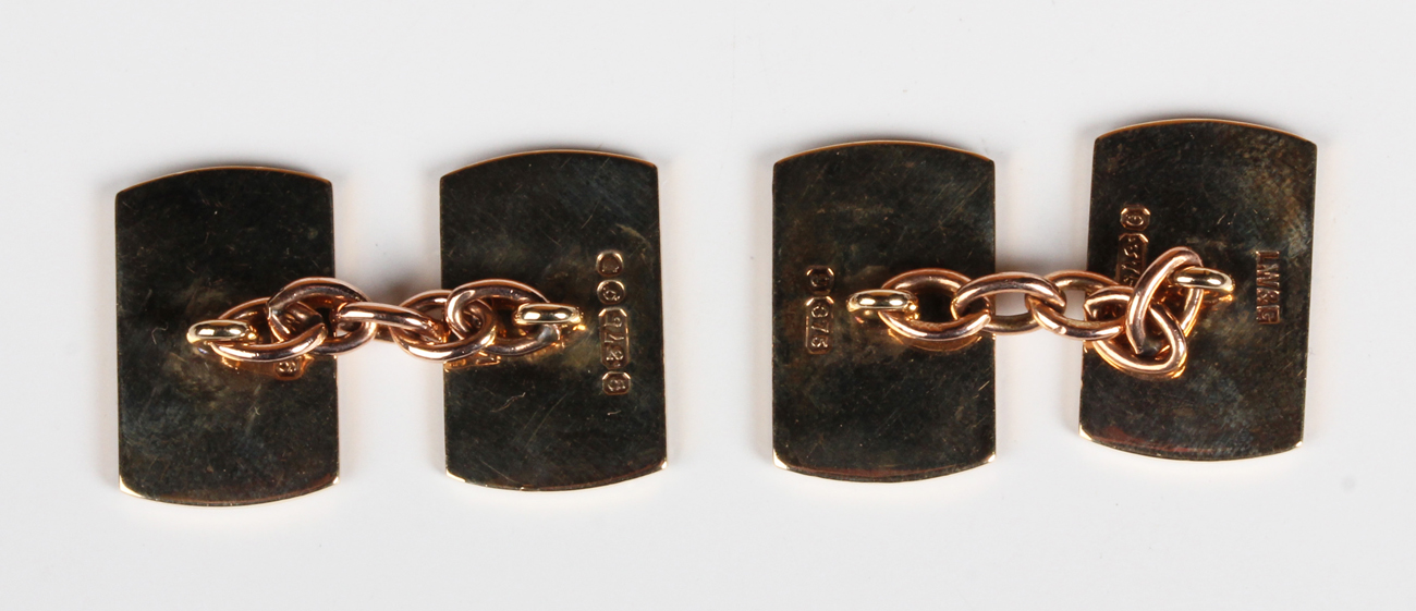 A pair of 9ct gold curved rectangular cufflinks, the fronts with engine turned decoration, London - Image 3 of 3