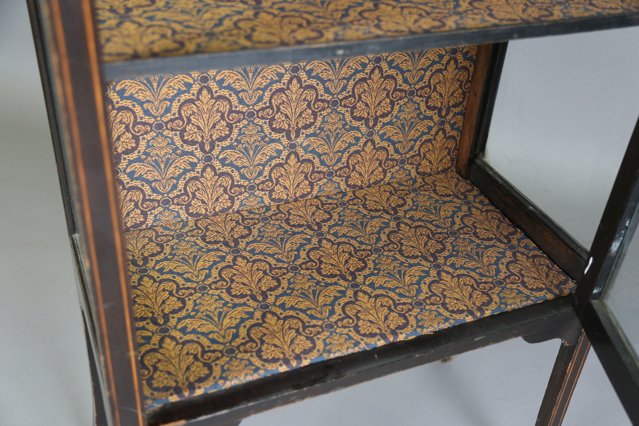 An Edwardian mahogany display cabinet with inlaid decoration and glazed door, on outswept square - Image 6 of 9