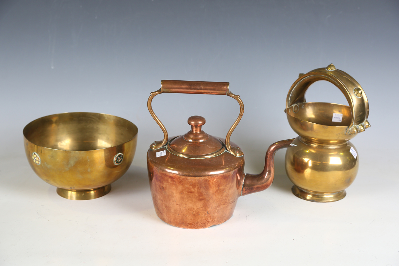 A collection of copper and brass wares, comprising a late 19th century copper hunting horn, length