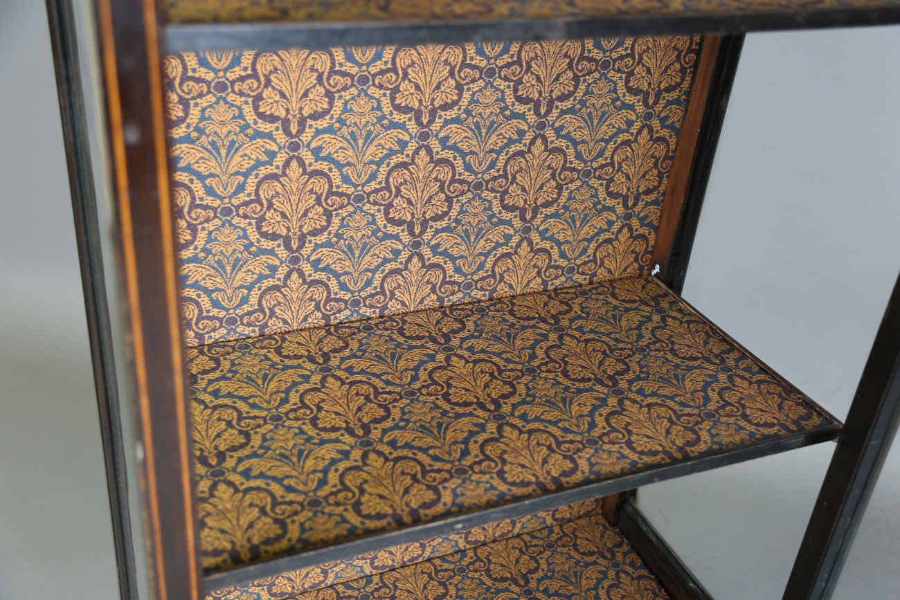 An Edwardian mahogany display cabinet with inlaid decoration and glazed door, on outswept square - Image 7 of 9