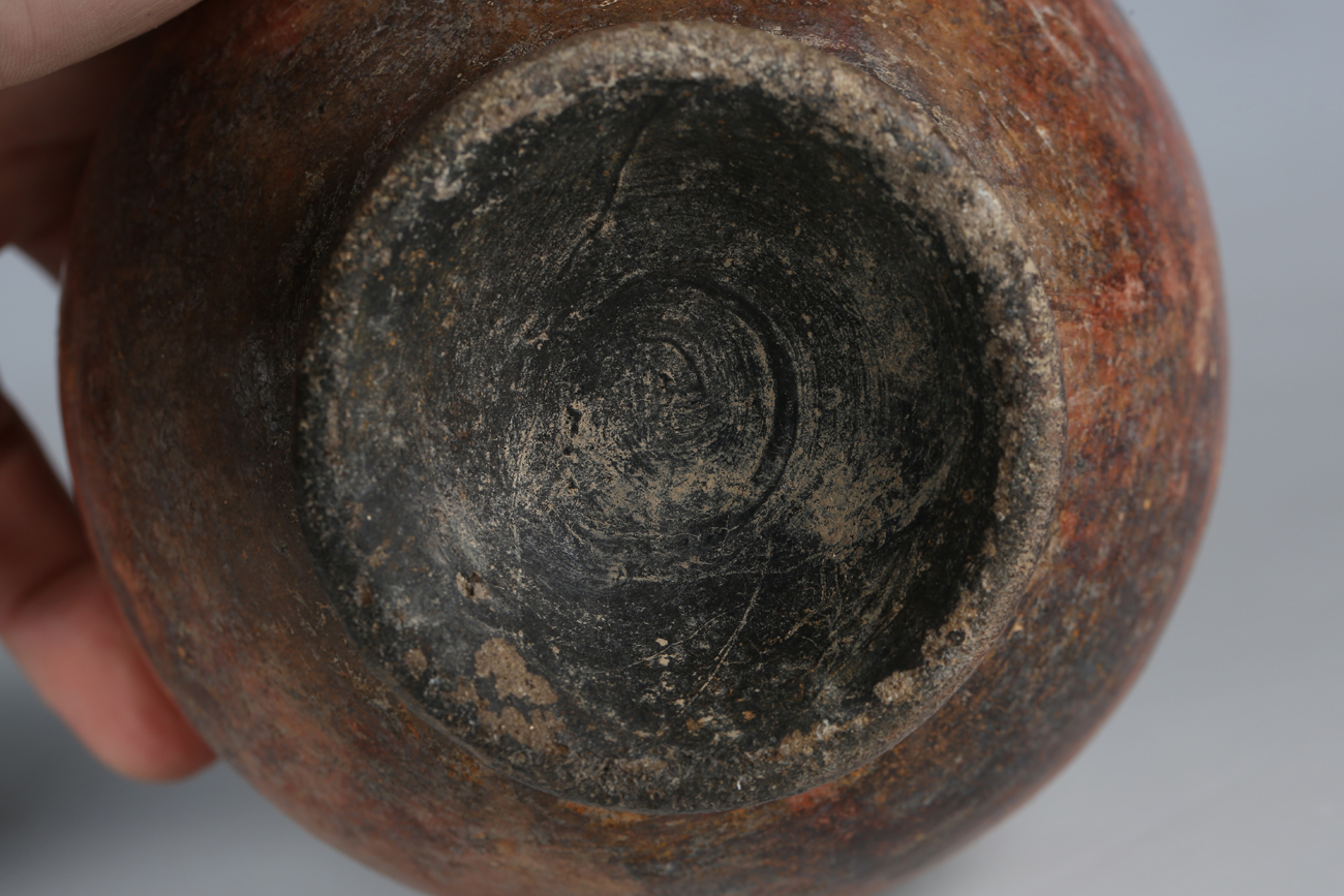 Two pieces of pre-Columbian pottery, comprising a footed bowl with vertical striped banded - Image 10 of 14