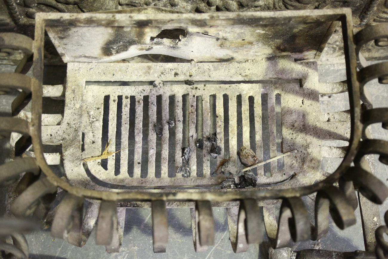 An early 20th century wrought iron fire basket and a pair of matching dogs with rosette finials, - Image 4 of 13